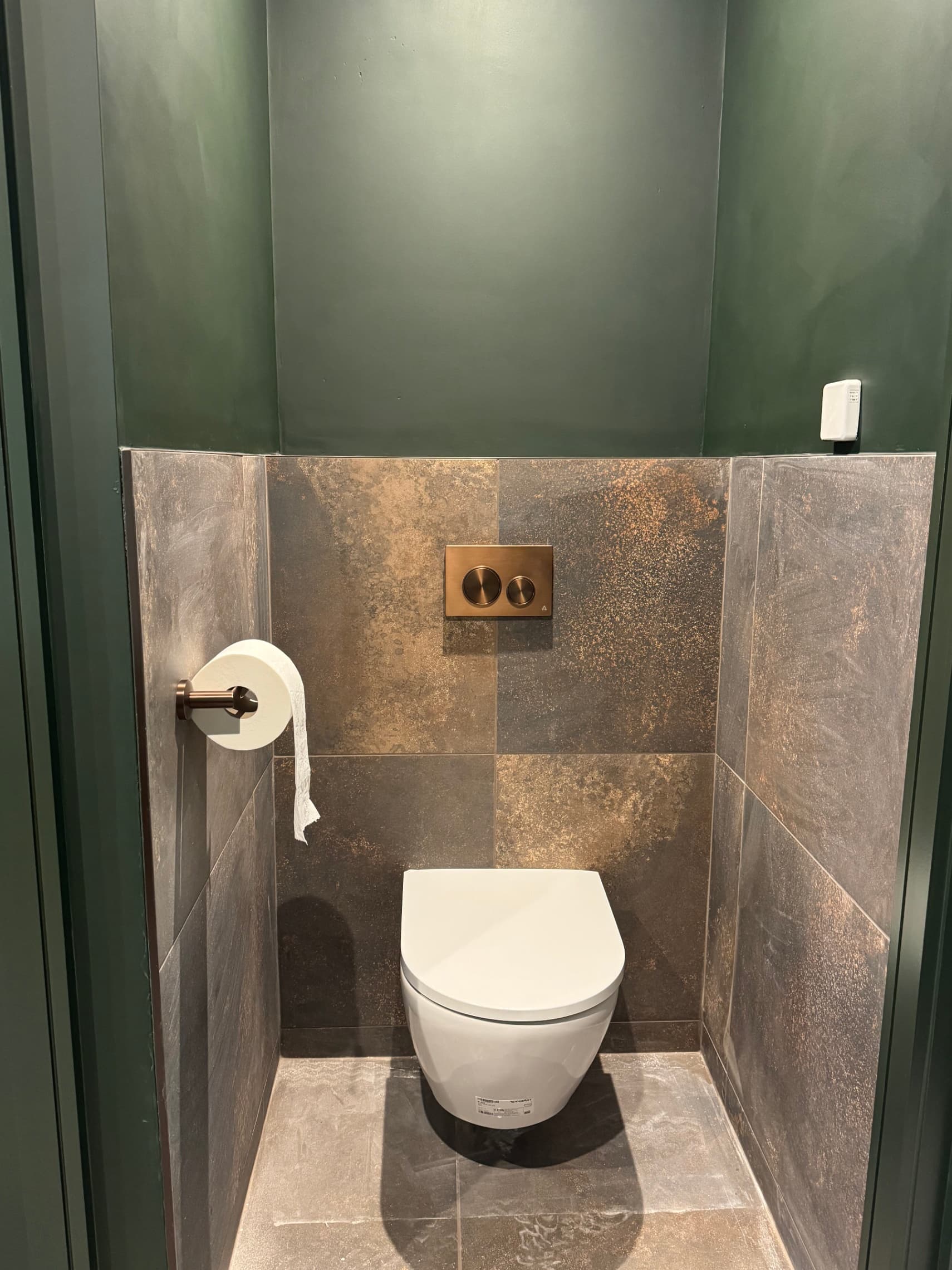 Tiling work in Binfield by K Hadden Tiling — photo 2
